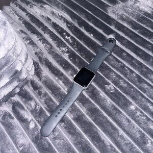 Apple Watch Series 3
Aluminum case